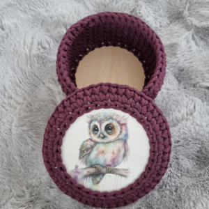 Pudełko dekoracyjne handmade – oprawa z makramy