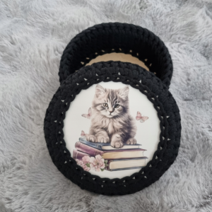 Pudełko dekoracyjne handmade – oprawa z makramy